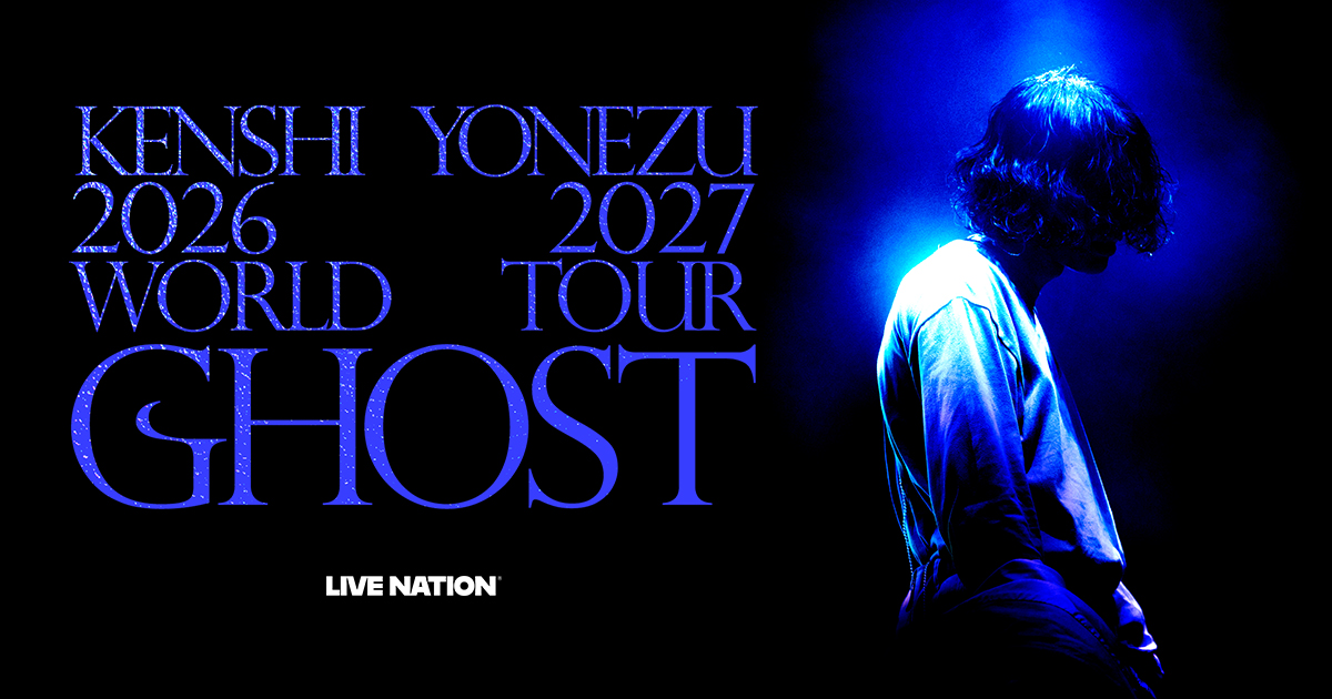 Arte da turnê mundial GHOST de Kenshi Yonezu, com o músico iluminado em azul
