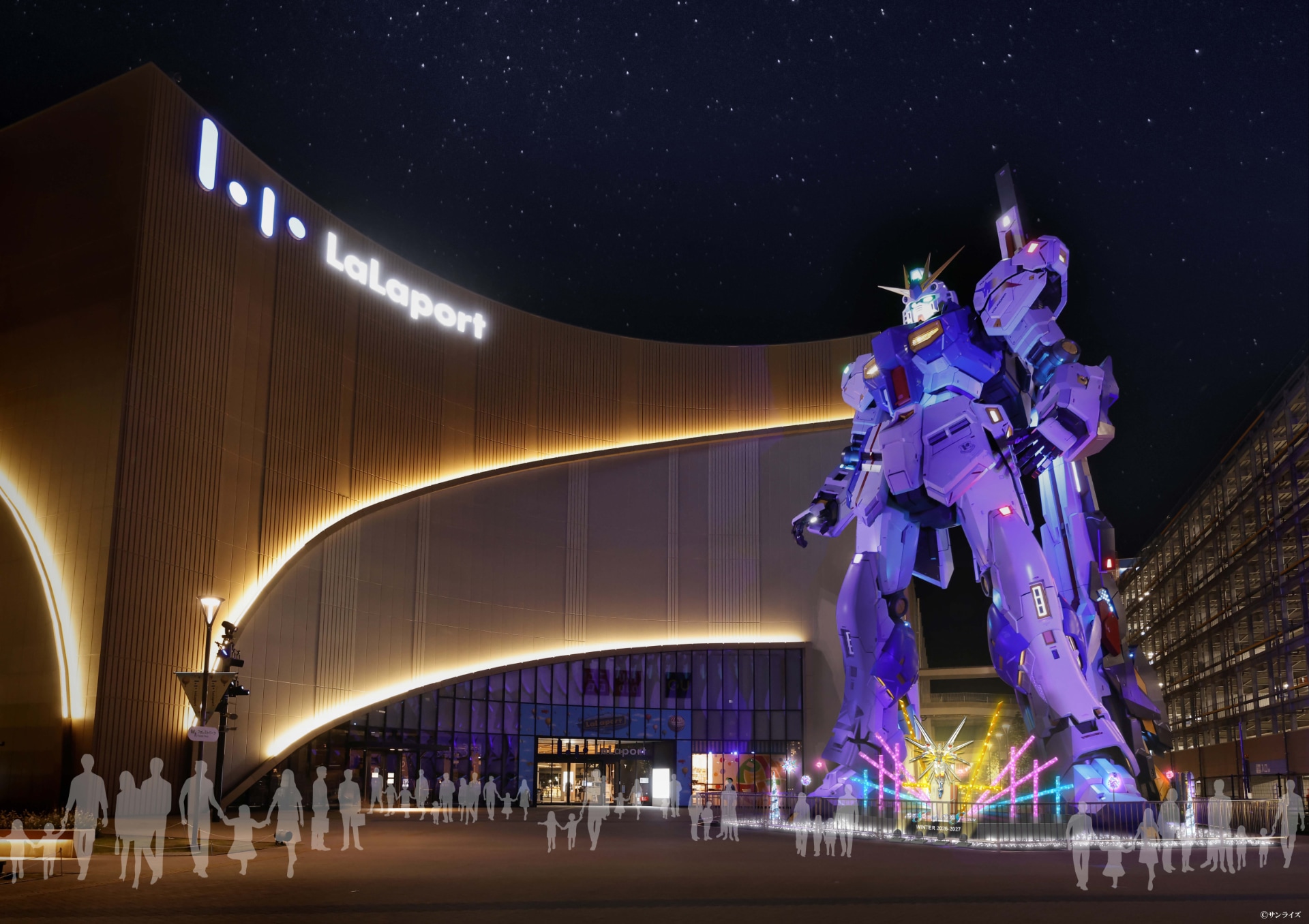 Simulação da estátua em tamanho real do Nu Gundam iluminada em roxo à noite no LaLaport Fukuoka
