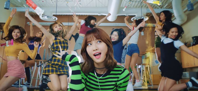 Resultado de imagem para twice likey